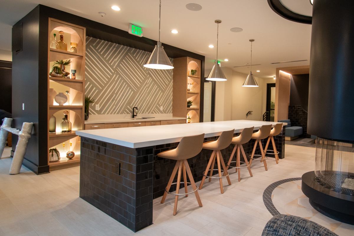 Commercial Casework for Cafés That Want Minimal Clutter and Maximum Flow