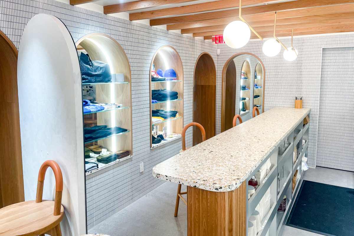 custom commercial casework shelves