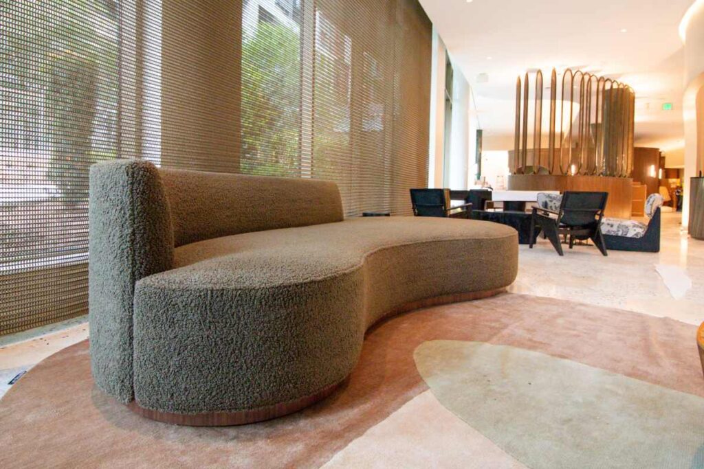 Sixth-Ave-commercial-u-shaped-banquette