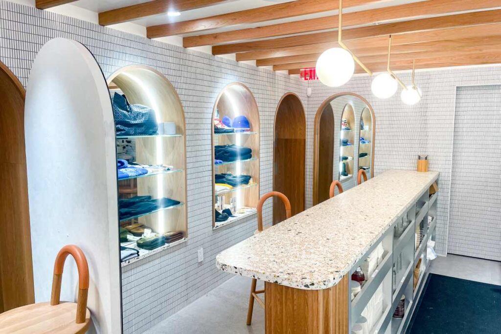 Sixth-Ave-modern-custom-millwork-shelves (1)